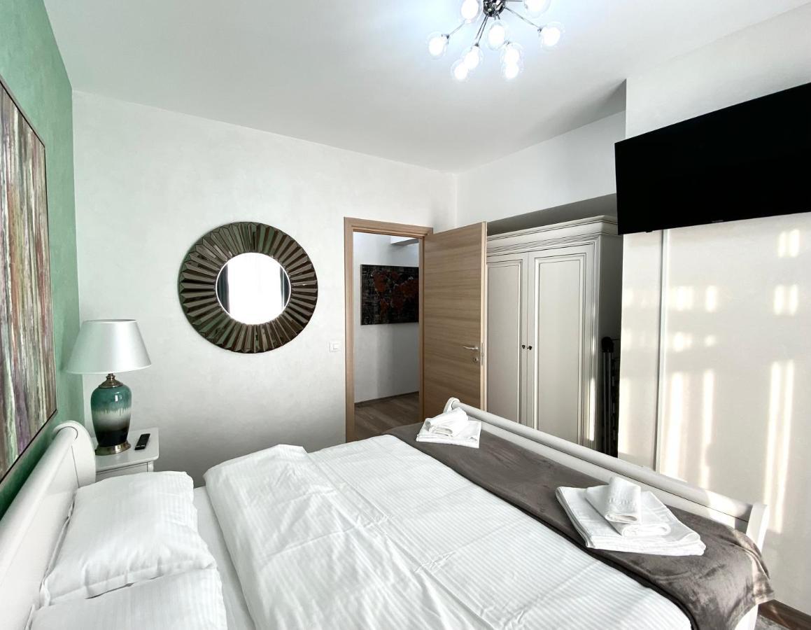 White Dream Penthouse With Jacuzzi Apartment Brasov Exterior photo